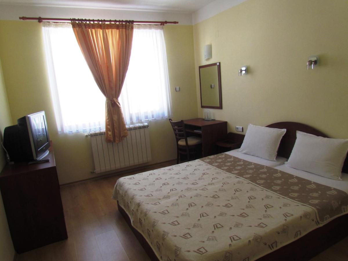 Boryka Family Hotel Asikoria Buitenkant foto