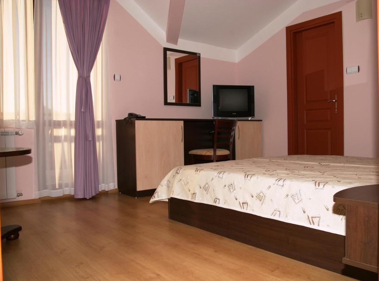 Boryka Family Hotel Asikoria Buitenkant foto
