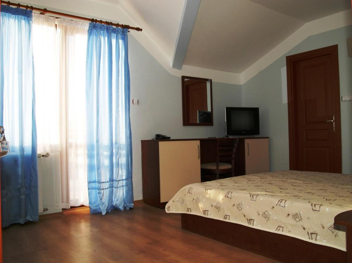 Boryka Family Hotel Asikoria Buitenkant foto